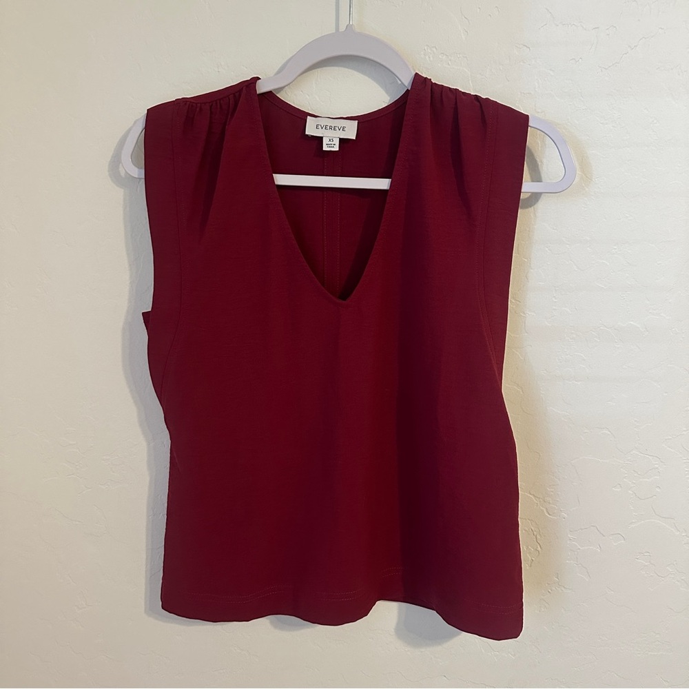 Evereve Raspberry Red Sleeveless V Neck Blouse Cinched Shoulder XS WBL119279-E-S